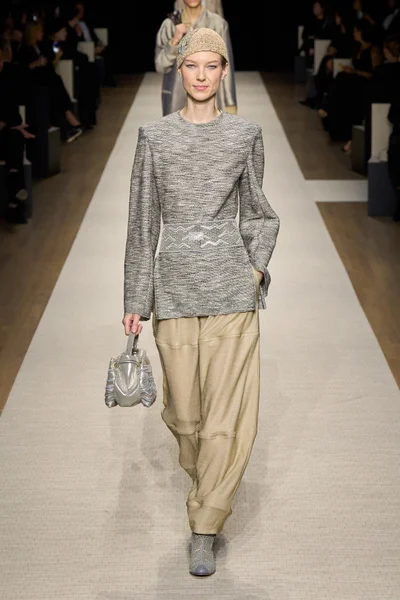 Look 3